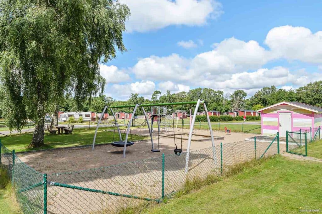 Mysig camping i Halmstad med en liten lekplats för barnen och nära till naturen.