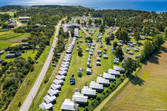 Camping på Öland - First Camp Löttorp - Öland Drönarbild
