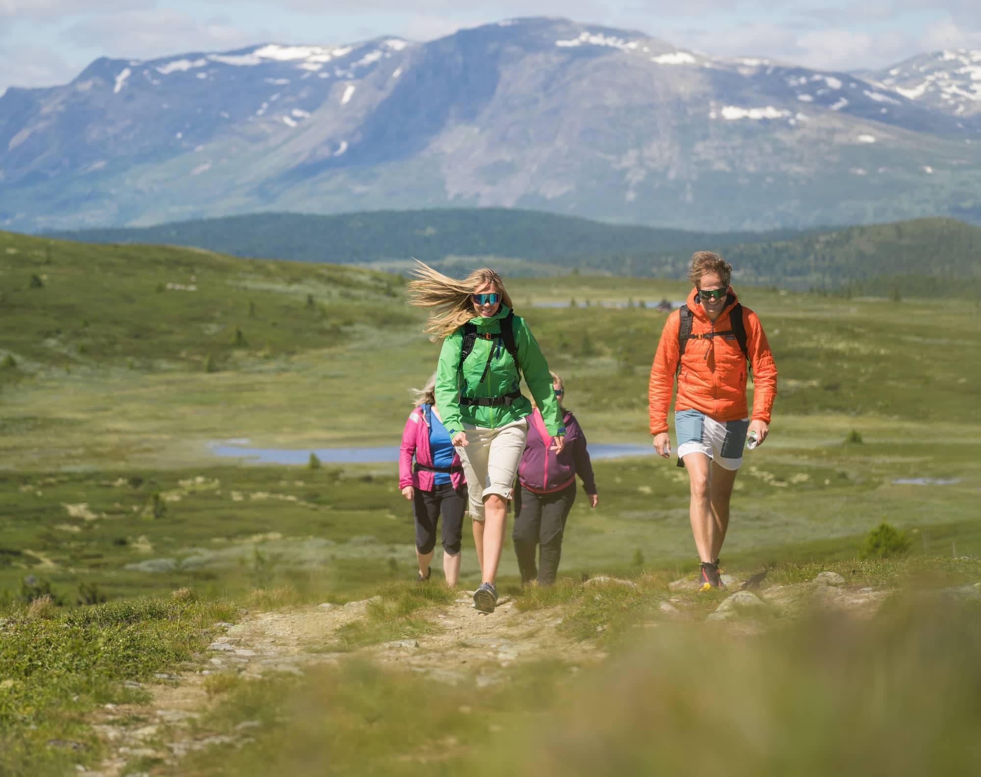 Bergweg over Valdresflye bij Beitostølen met uitgestrekt landschap en uitzicht