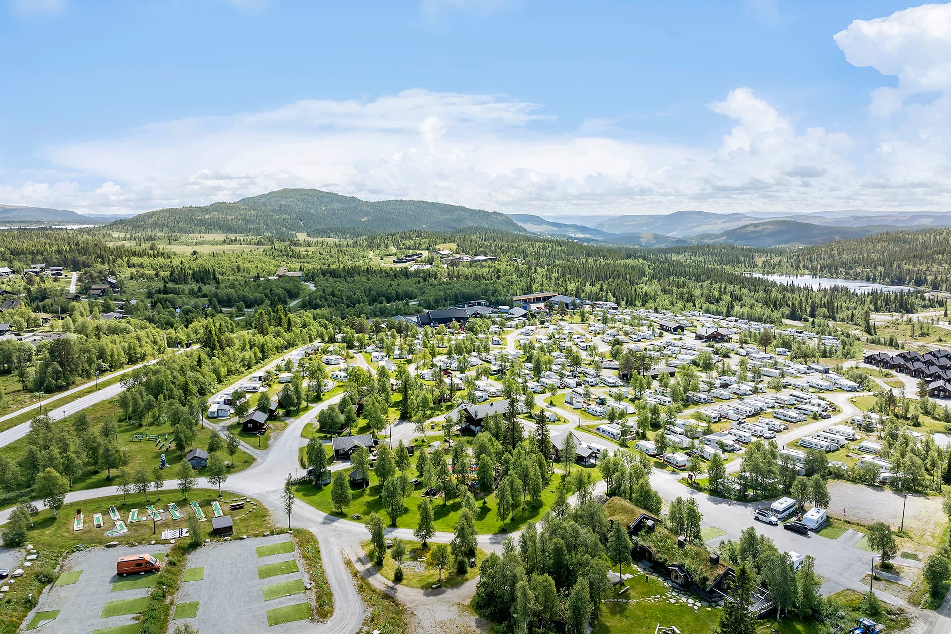 Kamperen met camper in Beitostølen midden in de natuur
