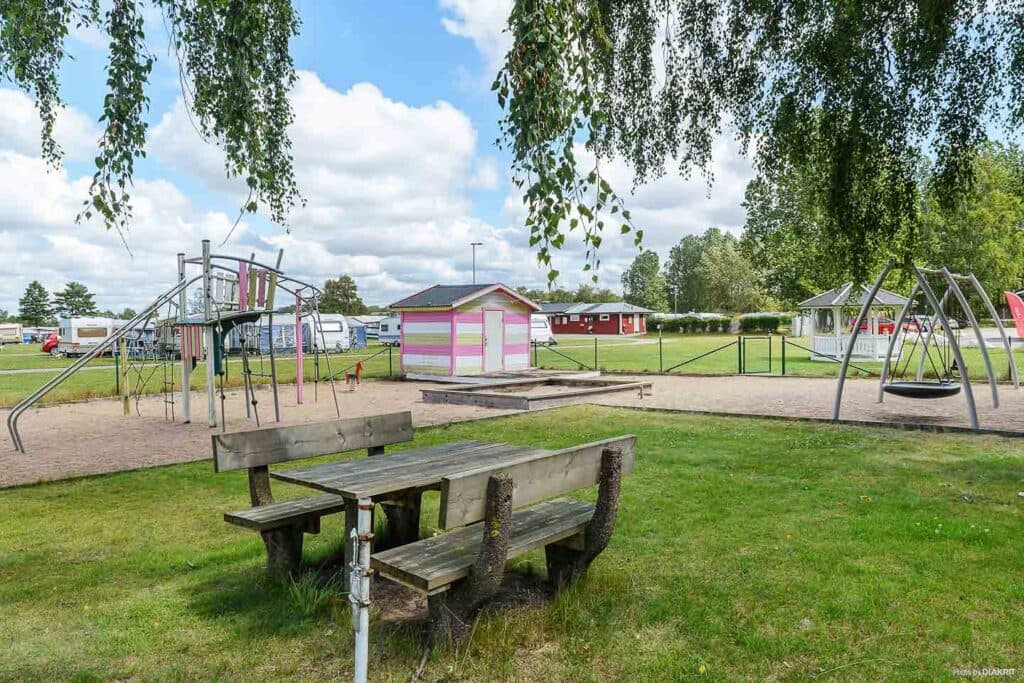 Välkommen till campingen Karlstorp - Halmstad , här bor ni nära naturen och Tylösand.