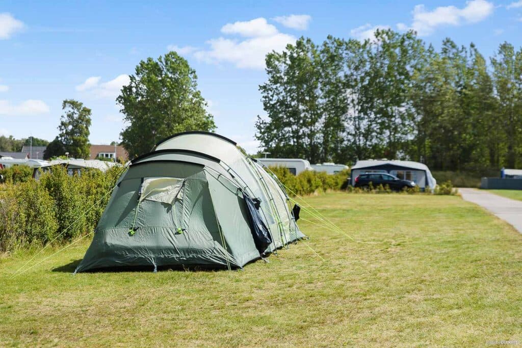 På First Camp Karlstorp - Halmstad kan du bo med tält, husvagn, husbil och i stuga