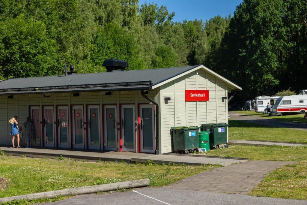 First Camp Kolmården – Norrköping – camping nära djurpark och Bråviken med stugor och naturnära upplevelser.