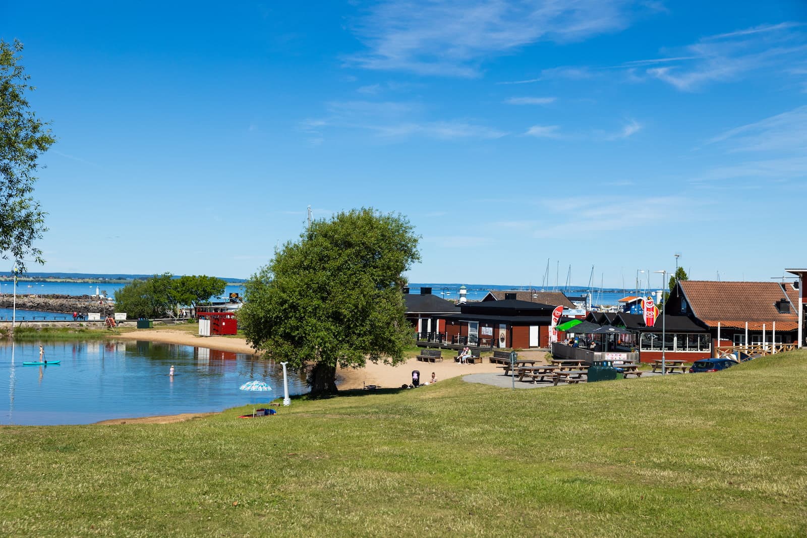 Restaurang, badplats och aktiviteter på First Camp Gränna - Vättern