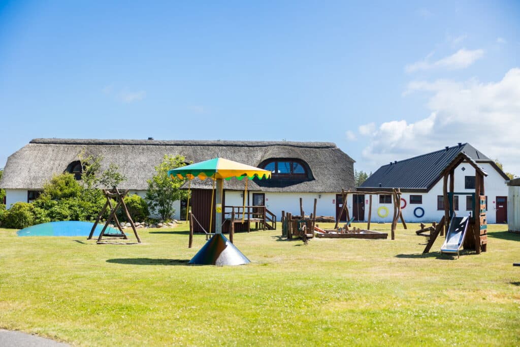 First Camp Klim Strand – camping på Nordvestkysten med adgang til strand, badeland og hyggelige aktiviteter.