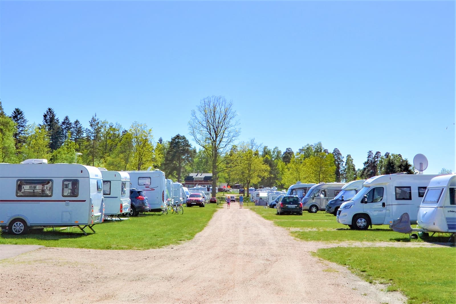Camping för husvagn, husbil och tält på First Camp Herrgårdsliv - Kristinehamn i Värmland