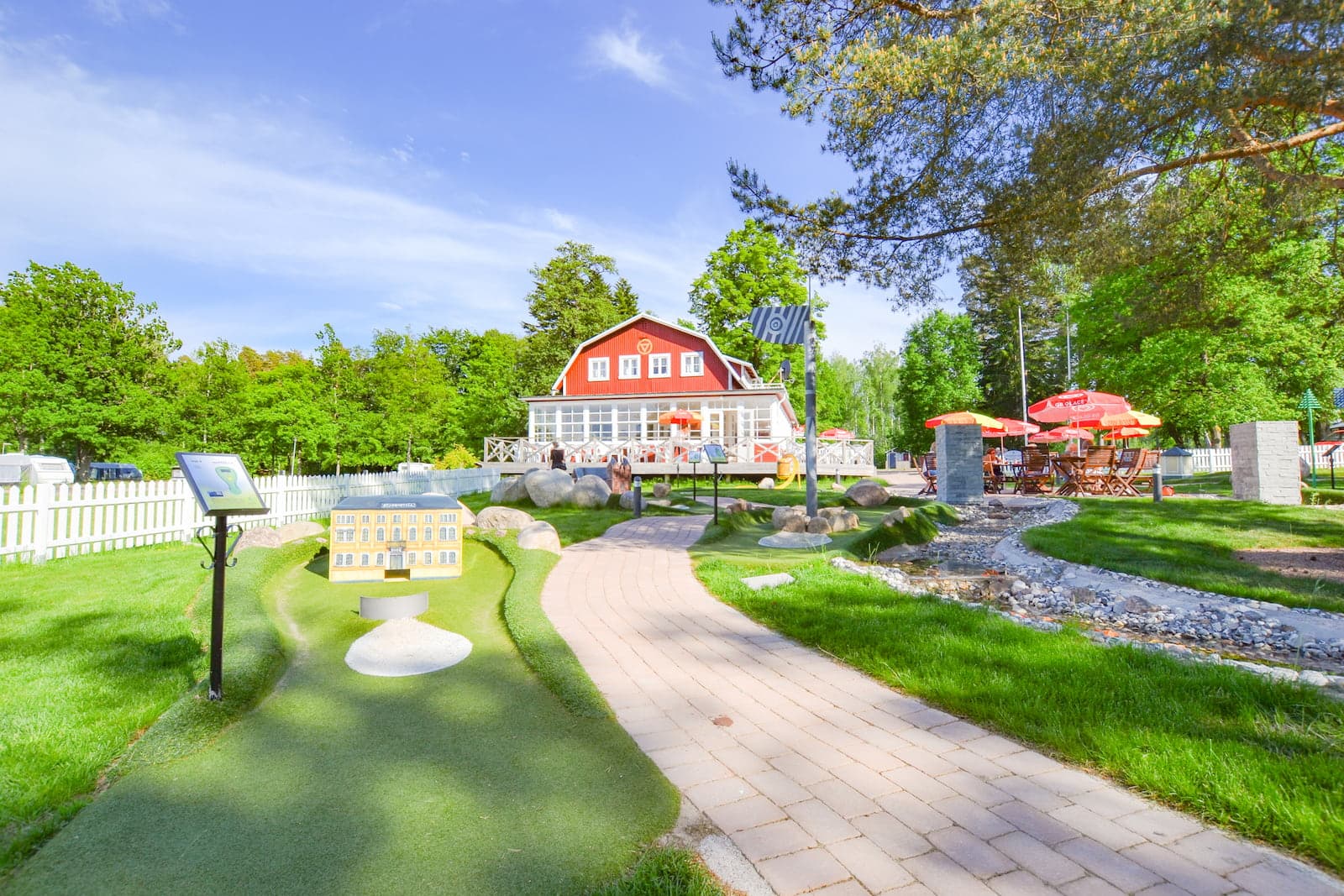 Camping för husvagn, husbil och tält på First Camp Herrgårdsliv - Kristinehamn i Värmland