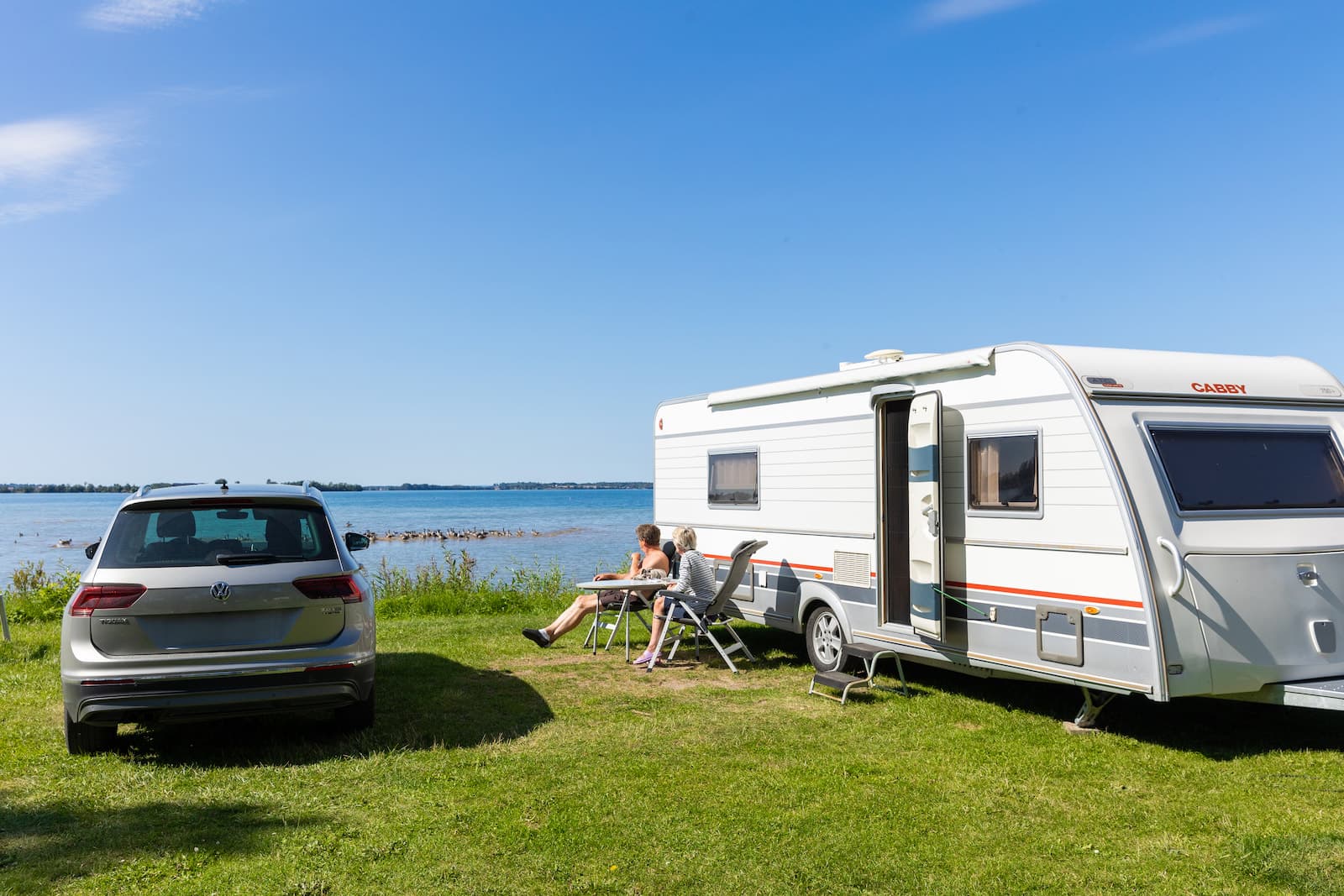 Husvagn och sjöutsikt på Vadstena - Vättern