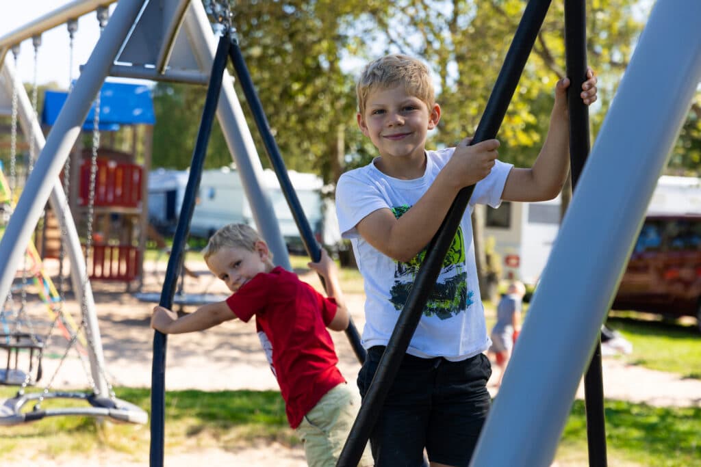 Familjevänlig camping med aktiviteter på First Camp Vadstena - Vättern